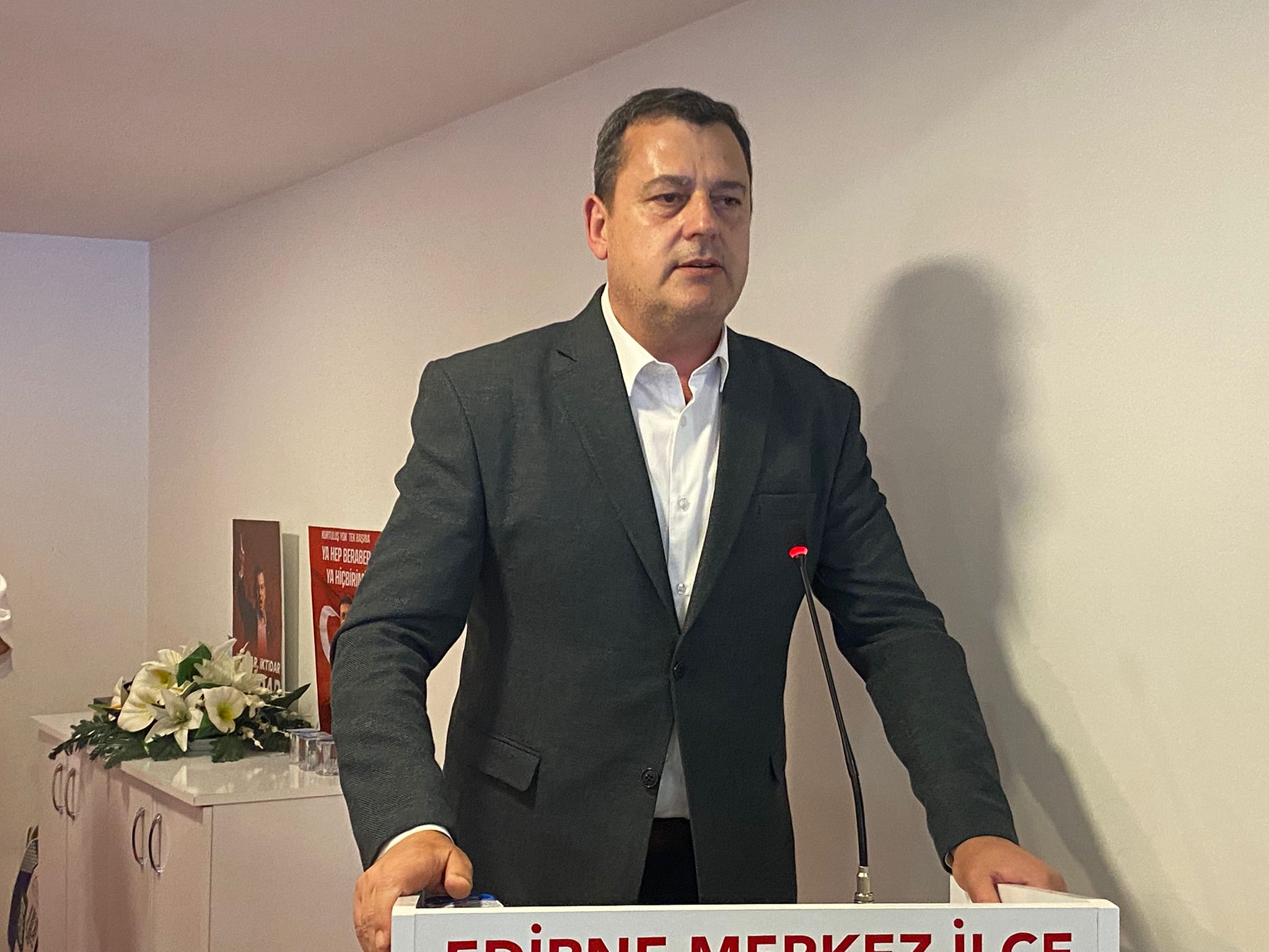 Cumhuriyet Halk Partisi (CHP) Edirne Merkez İlçe Danışma Kurulu Toplantısı, partinin her kademesinden yoğun katılımla gerçekleştirildi.